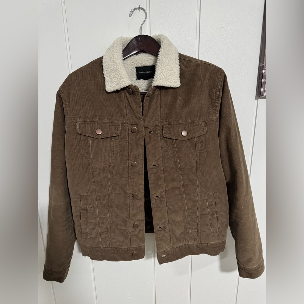 Like New- Banana Republic Men’s Corduroy Jacket with Sherpa Collar